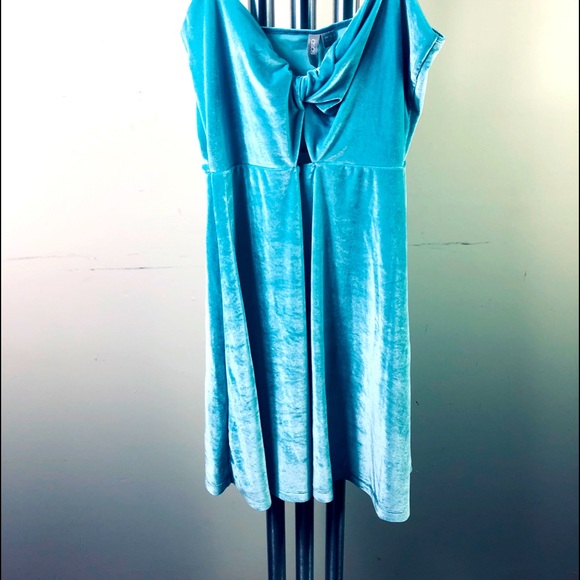 SOLD $$ SOLD $$ Blue sleeveless velour dress flare hem. SIZE: Small - Picture 3 of 9